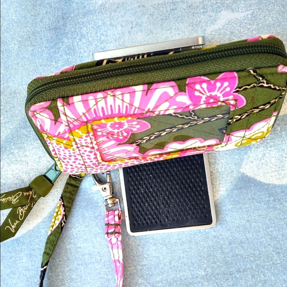 Vera Bradley Handbags - Vera Bradley Lilli Bell All In One Wristlet Small